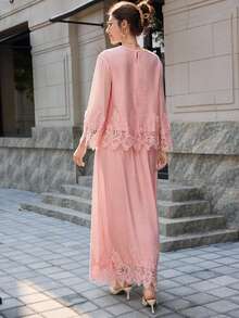 Modelyn 女款法式白色蕾絲刺繡拼接上衣與裙子兩件套，優雅套裝 - 粉色 - 查看 2