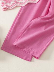 SHEIN Elladie kids 2件組女童夏季新款圓領露背水滴藍蝴蝶結假刺繡印花布料飛袖荷葉邊前綴蝴蝶結裝飾上衣休閒直筒短褲簡約復古時尚套裝 - 粉色 - 查看 4
