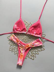 Swim MOD 兩件式春夏季度假隨機印花櫻桃飾品掛脖三角比基尼上衣與比基尼褲性感女款泳衣套裝 - 彩色 - 查看 2
