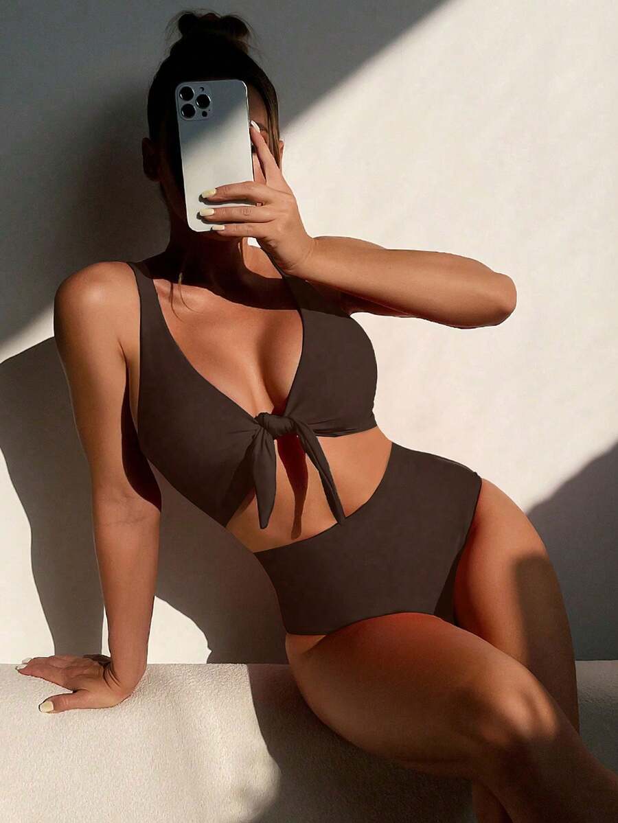 SHEIN Swim 2026 巧克力棕色优雅无袖纯色高腰可调节肩带连体泳衣,春夏款 - 巧克力棕 - 查看 1