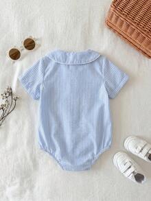 SHEIN 中性嬰兒男/女寶寶春夏休閒可愛小獅子刺繡貼布藍白條紋短袖連身衣，嬰兒連身衣，嬰兒套裝，嬰兒夏季衣物 - 藍色 - 查看 2