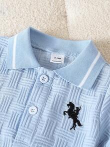 SHEIN Playful Pals 男嬰白色夏季休閒提花 Polo 領短袖上衣與短褲套裝，可愛學院風 - 淺藍色 - 查看 5