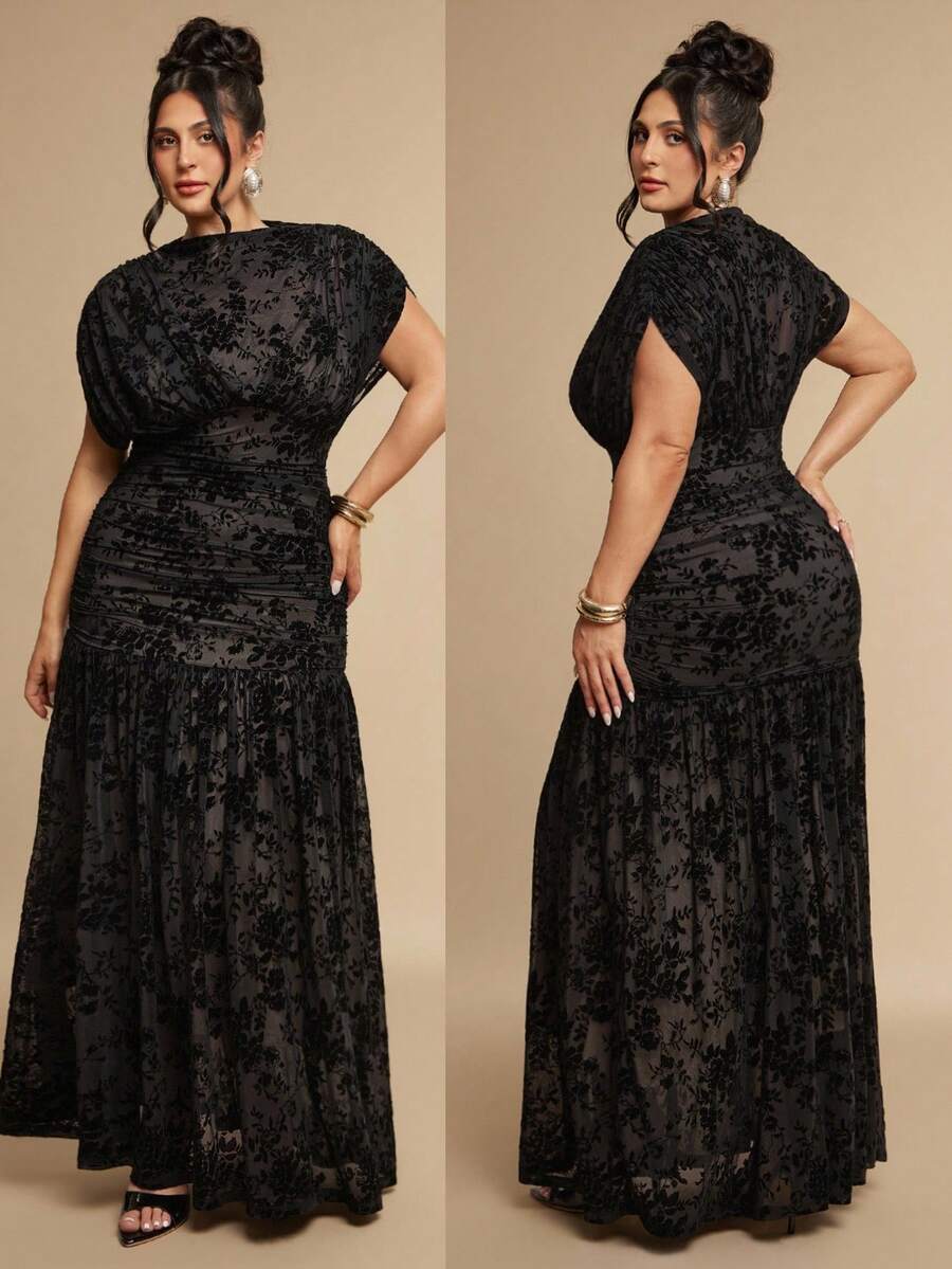 SHEIN BAE CURVE Vestido ultra largo negro con estampado de terciopelo para mujer talla grande - Negro - Ver 1
