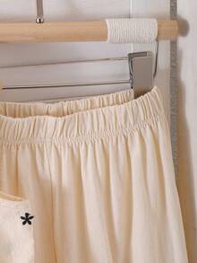 SHEIN Elladie kids 2件組女款春夏新款休閒通勤梭織粗麻布蝴蝶結裝飾V領無袖鏤空燒花寬鬆背心上衣與收腰梭織寬鬆長褲，日常休閒外出兩件套 - 卡其色 - 查看 3