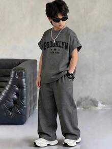 SHEIN 兒童青少年男孩休閒寬鬆舒適灰色背心與運動長褲套裝，Y2K風格夏季校園返校男孩穿搭，2件組 - 灰色 - 查看 2