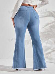 SHEIN SXY Pantalones vaqueros sencillos de pierna acampanada con borde sin rematar para uso diario en tallas grandes - Lavado ligero - Ver 2
