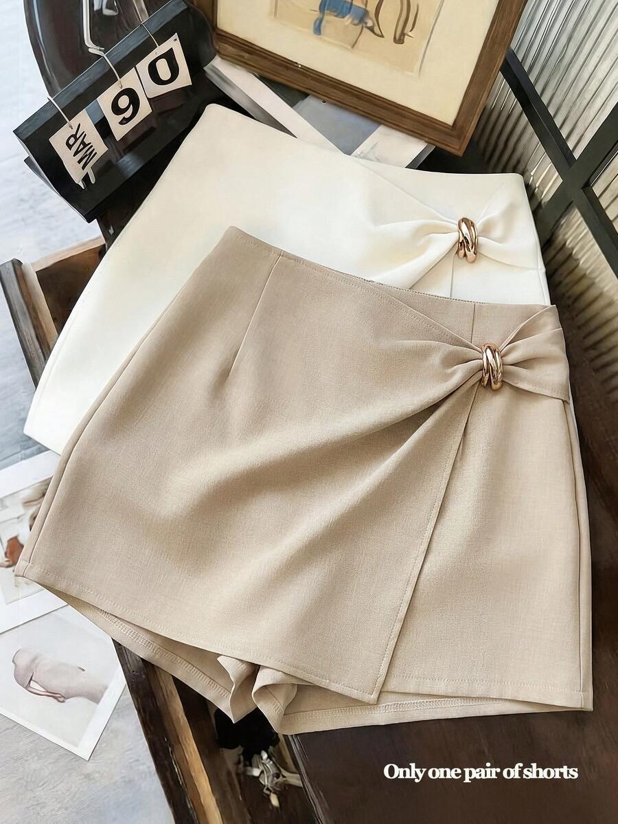 Franclia Plus Size Women's Minimalist Metal Buckle Pleated Mini Skirt Shorts - Apricot - View 1