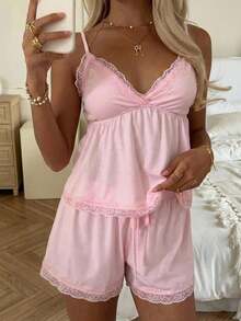 CovetEZ 女款蕾絲飾邊百褶吊帶上衣與短褲休閒日常套裝 - 粉色 - 查看 3