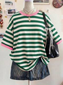 SHEIN 返校季復古甜美綠色與粉色條紋印花 Chill Chill 青少年女孩極簡風 T-shirt，百搭夏季出遊單品 - 白色 - 查看 1