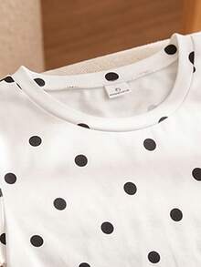SHEIN Elladie kids 2件組女童復古甜美風黑白波點套裝，不對稱下擺蕾絲飾邊圓領短袖T恤，搭配波點蕾絲直筒長褲，適合日常/外出場合，春季/夏季/四季皆宜 - 黑與白 - 查看 6