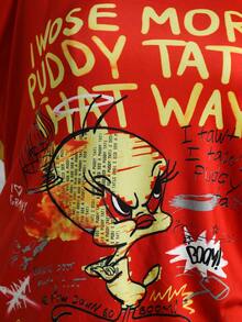 DrmWander LOONEY TUNES X SHEIN 大尺碼女款不對稱肩字母印花休閒運動牛仔街頭風日常穿著T恤 適合辦公室教師 生日 紅色 夏季 - 彩色 - 查看 4