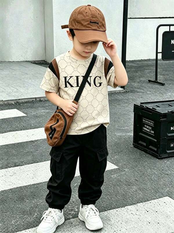 Young Boy Cool Fun English Slogan KING Colorblock All-Over Print, Fashionable Crew Neck Short Sleeve T-Shirt And Cargo Pants Set, Suitable For Holiday Parties, Spring/Summer Streetwear, Casual Outfits, Back To School, Street Photography, Campus, Holidays, Gifts