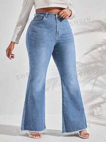 SHEIN SXY Pantalones vaqueros sencillos de pierna acampanada con borde sin rematar para uso diario en tallas grandes - Lavado ligero - Ver 4