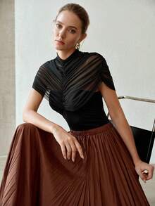 MOTF PREMIUM MINIMALIST CONTRAST MESH SHEER PLEATED T-SHIRT - Black - View 2