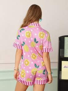 Chillnights Conjunto de pijama para mujer con cuello de solapa, botones delanteros y estampado vibrante y divertido de lunares y rayas de limón, estilo joven y de moda - Rosa - Ver 2