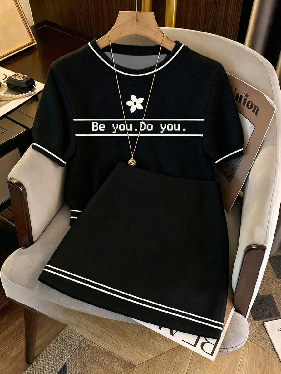 GlowEve 女款字母印花圓領短袖套頭上衣與裙子兩件套 - 黑色 - 查看 1
