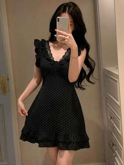 DAZY Robe courte à taille cintrée avec patchwork de dentelle et imprimé à pois, col en V, tenue d'été, chemise de nuit pour femmes