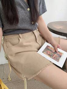 Dazy Petite Curve Vintage Denim Shorts mit ausgefransten Seiten, Schlitz und Gesäßtasche, Street Casual Blogger Style, Frühling Sommer, Petite und Große Größen für Damen, Khaki - Khaki - Übersicht 4