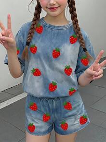 Tween女孩休閒極簡趣味紋理草莓印花，鈷藍色亮眼，短袖與短褲2件套，適合夏季舒適春夏季風格，圖案、可愛、復古 - 彩色 - 查看 2
