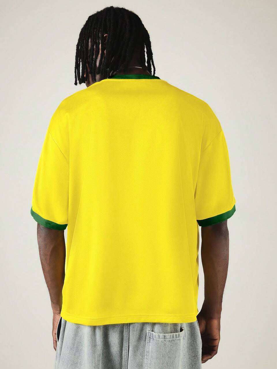 Camiseta de Futebol Oversized do Brasil com Gola Redonda, Acabamento em Verde Contrastante e Estampa de Número