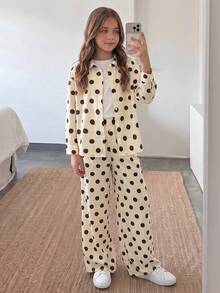 SHEIN Elladie kids 女童經典圓點襯衫套裝，米色底色配深棕色圓點，復古永恆風格。領口單排扣長袖襯衫，搭配印花寬腿褲，流暢線條，配色協調，簡約復古，適合日常穿著，氣質十足 - 黃色 - 查看 1