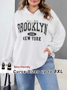SHEIN CURVE+ 大尺碼女款休閒優雅寬鬆 90 年代極簡美式印花連帽長袖寬鬆衛衣 秋季度假 全身白色 畢業社團 - 白色 - 查看 2