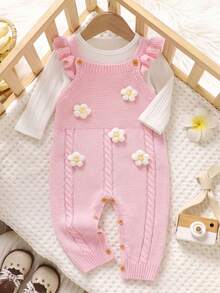 SHEIN LMoss Kids 女嬰荷葉邊連身褲，連身褲，時尚甜美套裝，女嬰針織連身褲，女嬰針織套裝，粉色女嬰連身褲，女嬰毛衣連身褲，女嬰吊帶褲，秋季女嬰服飾，冬季女嬰服飾，秋季服飾，冬季服飾，女嬰秋季毛衣套裝，女嬰冬季連身褲，女嬰毛衣套裝，粉色女嬰針織連身褲，吊帶領口，可愛荷葉邊細節，適合秋季穿著，3D花卉 - 粉色 - 查看 4