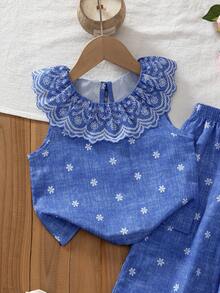 SHEIN Vintaside Kids 女童夏季兩件套：藍底白色花卉印花無袖上衣配荷葉領 + 同款花卉印花寬腿褲，適合日常上學、戶外出遊、購物與遛娃，打造清新甜美田園風小女孩造型 - 藍色 - 查看 8