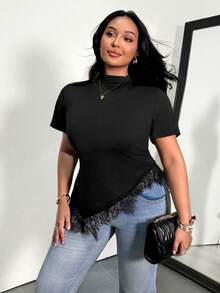 Firerie 女款極簡優雅休閒度假通勤修身T恤上衣，黑色短袖收腰不對稱下擺蕾絲飾邊，適合度假、海灘、假日穿搭 - 黑色 - 查看 3