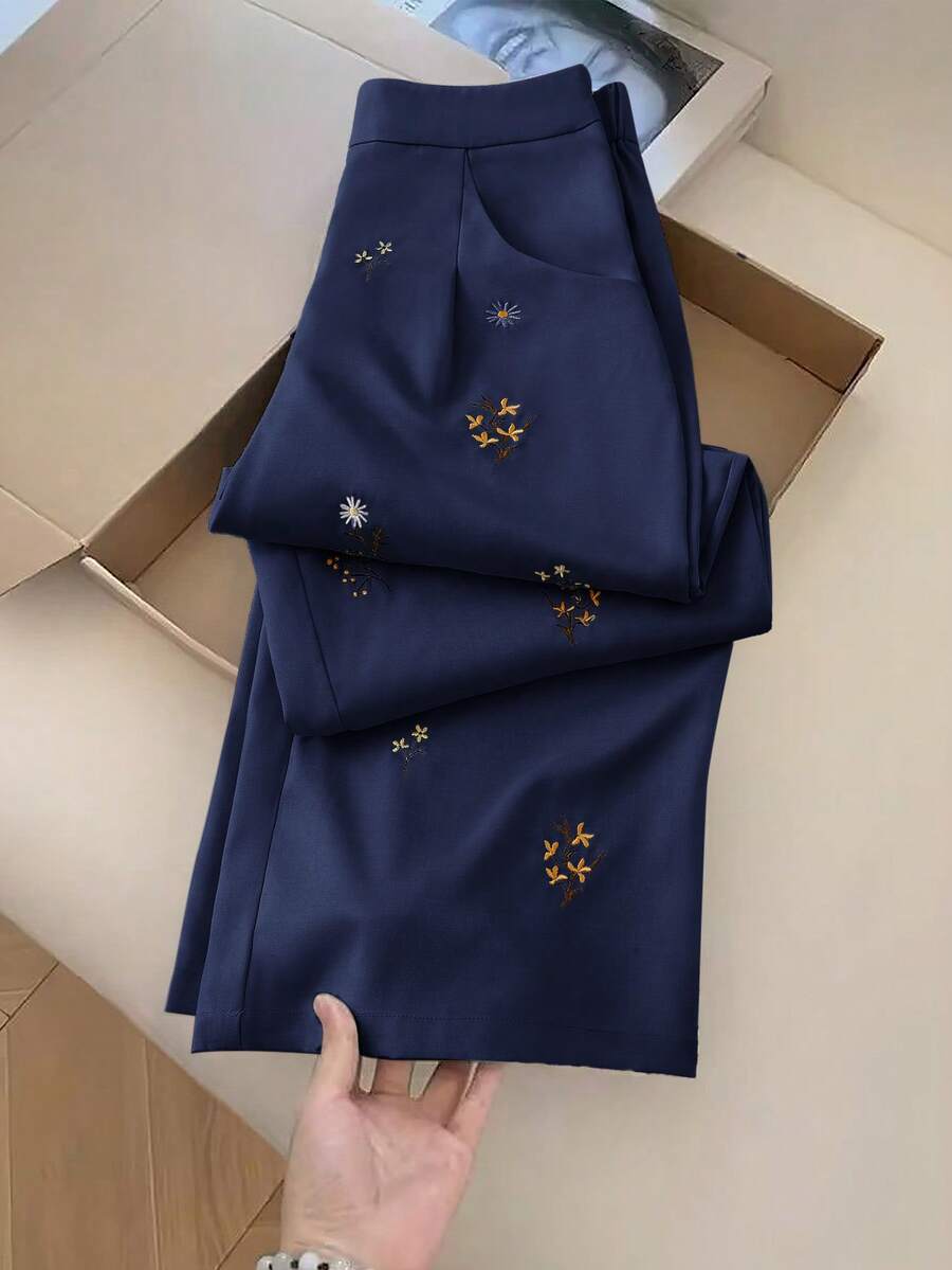 Modelyn 女款時尚刺繡口袋休閒長褲,適合日常穿著 - 藏蓝色 - 查看 1