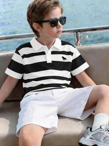 SHEIN 2件/套 男童休閒條紋領 Polo 衫與白色短褲運動褲套裝，適用於開學、生日、派對、婚禮、洗禮、開幕典禮、旅行、運動，春/夏 - 黑色 - 查看 1