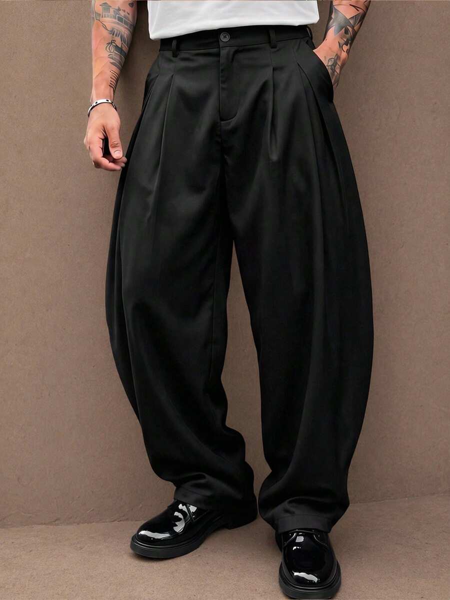 HIMLAND 男士純色百褶口袋休閒彎腿長褲 - 黑色 - 查看 1
