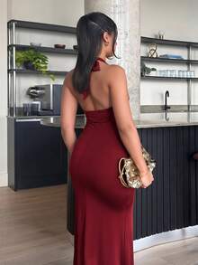 leahseptember 酒红色性感V领露背吊带无袖褶皱长裙，适合演唱会、夜店、约会等各种场合，是街头风、秋冬装、舞会、派对、生日派对、情人节等场合的必备单品。 - 酒紅色 - 查看 3