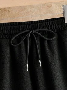 HIMLAND 男士純色短袖休閒 Polo 衫與抽繩腰短褲休閒套裝 - 黑色 - 查看 3