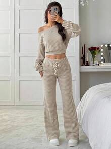 SHEIN EZwear 藍白條紋不對稱露肩落肩長袖上衣與長褲針織休閒套裝，秋季居家休閒服 - 卡其色 - 查看 9