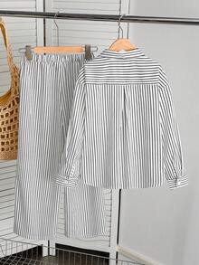 SHEIN 青少年女孩黑白條紋襯衫套裝，寬鬆休閒慵懶風，翻領領口，馬術印花圖案，鬆緊腰寬腿直筒褲，2件套，適合日常休閒、通勤、優雅時尚、度假、旅行穿搭 - 黑與白 - 查看 2