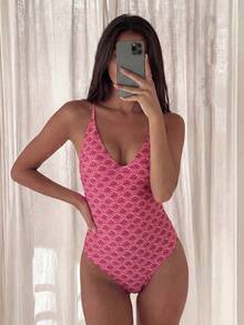Bonvoyette 2026 Spring/Summer Green V-Neck Camisole With Ditsy Floral Outer And Striped Inner - Hot Pink - View 7