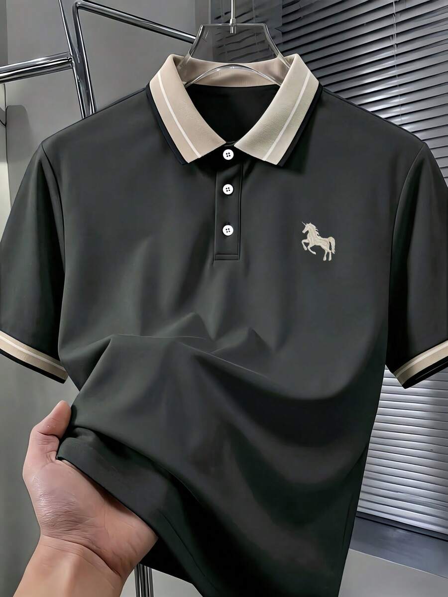 Calvornis 男士對比條紋飾邊刺繡短袖休閒 Polo 衫,正式款 - 深灰色 - 查看 1