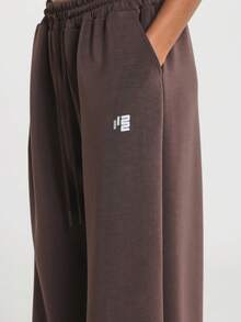 11SKNDS Wide Leg Sweatpants With Elastic Drawstring Waist, Relaxed Fit Fleece Joggers, Side Pockets, Small Logo Detail, Casual Everyday Comfort Pants - Brown - View 5