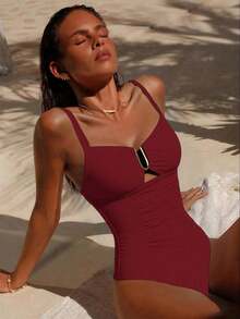 SHEIN Swim 2026春夏女士可调节加粗肩带U型金属装饰优雅修身连体比基尼泳衣，酒红色 - 酒紅色 - 查看 2