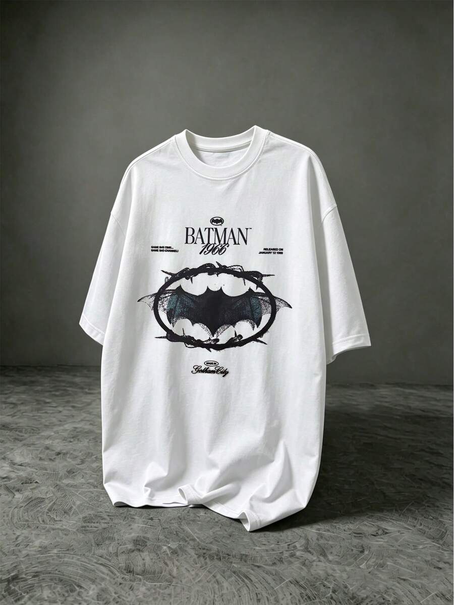 BATMAN X SHEIN Kaos Olahraga Lengan Pendek Pria dengan Motif Kelelawar - Putih - View 1