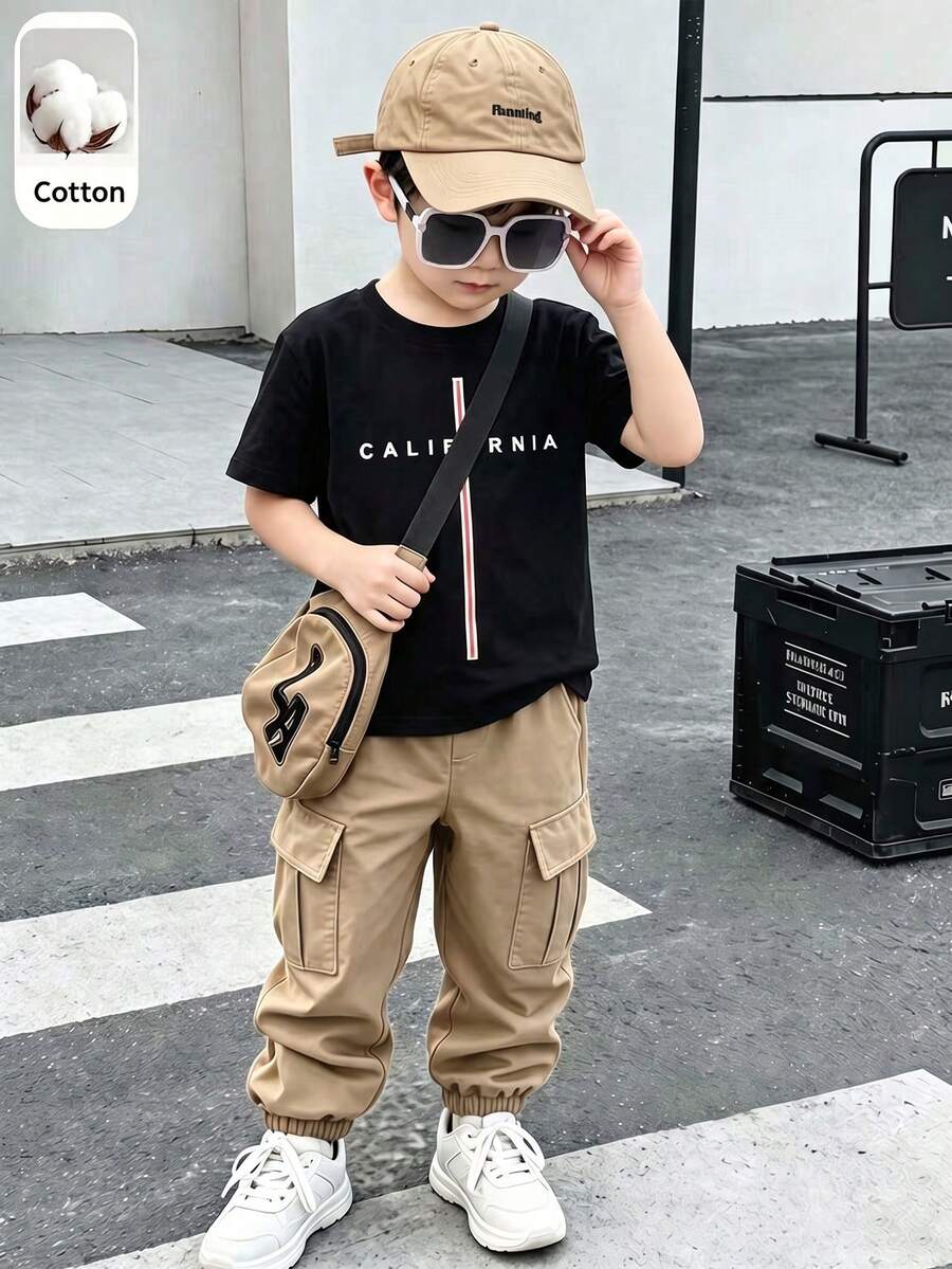 2件組小男孩時尚黑色T恤與軍綠色工裝褲套裝,柔軟舒適面料,易穿著,時尚帥氣版型,適合夏季、運動、上學及各種場合,男孩必備熱門T恤褲子套裝 - 卡其色 - 查看 1