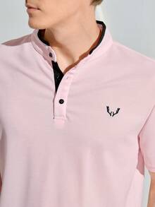 Men Antler Embroidery Mock Neck Contrast Trim Polo Shirt - Baby Pink - View 8