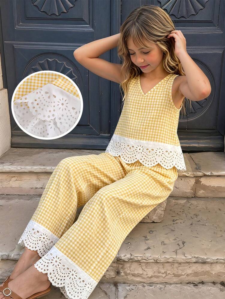 SHEIN Elladie kids طقم تي شيرت من قطعتين للبنات المراهقات، جديد كاجوال للتنقل اليومي، ربيع/صيف، منسوج من كتان سلب، مزين بفيونكة، بياقة V، بدون أكمام، بتصميم مفرغ ومحروق، بقصة فضفاضة - أصفر - مشاهدة 1