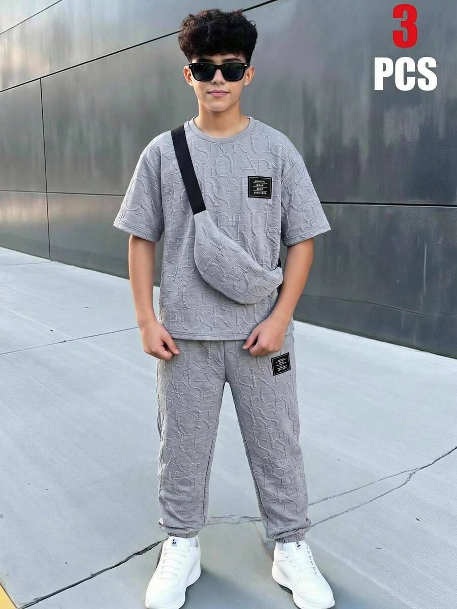 SHEIN 3件組買2送1兒童青少年男孩休閒運動緹花布短袖長褲套裝附斜背袋，男孩套裝兒童套裝，適合春/夏，夏季穿搭，返校季，婚禮季