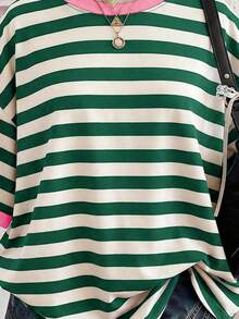 SHEIN 返校季復古甜美綠色與粉色條紋印花 Chill Chill 青少年女孩極簡風 T-shirt，百搭夏季出遊單品 - 白色 - 查看 5