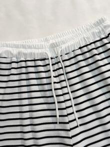 SHEIN 青少年女孩寬鬆休閒優雅拼接撞色V領紋理布料條紋長袖上衣，搭配拼接腰部抽繩設計寬鬆休閒寬腿褲，適合日常通勤、休閒、度假、姐妹聚會、街頭風 - 黑與白 - 查看 5