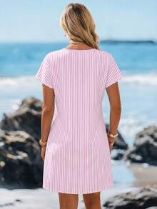SHEIN LUNE 休閒極簡度假波希米亞優雅浪漫復古粉色與白色條紋印花復古圖案，音樂節、海灘穿搭、度假穿搭、女士夏季穿搭，女士V領短洋裝，適合春夏 - 彩色 - 查看 2