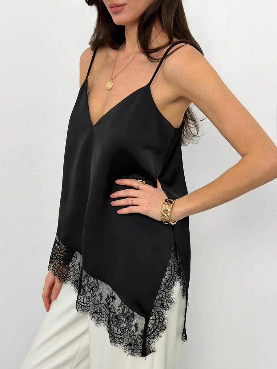 SHEIN PETITE CURVE 大尺碼女款優雅黑色緞面蕾絲拼接不對稱下擺細肩帶背心上衣,正式約會之夜晚裝,適合秋季,百搭Y2K派對 - 黑色 - 查看 1