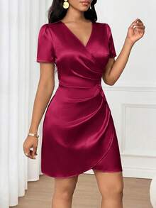 SHEIN Lady 女款純色V領短花瓣袖抓褶優雅性感短洋裝，適合夜生活、雞尾酒會、晚餐，酒紅色，夏季 - 酒紅色 - 查看 3